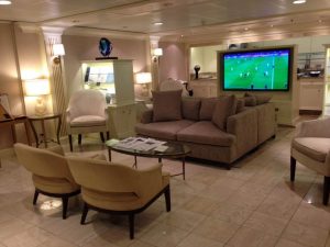 Comforts and diversions in the Concierge-Class Lounge