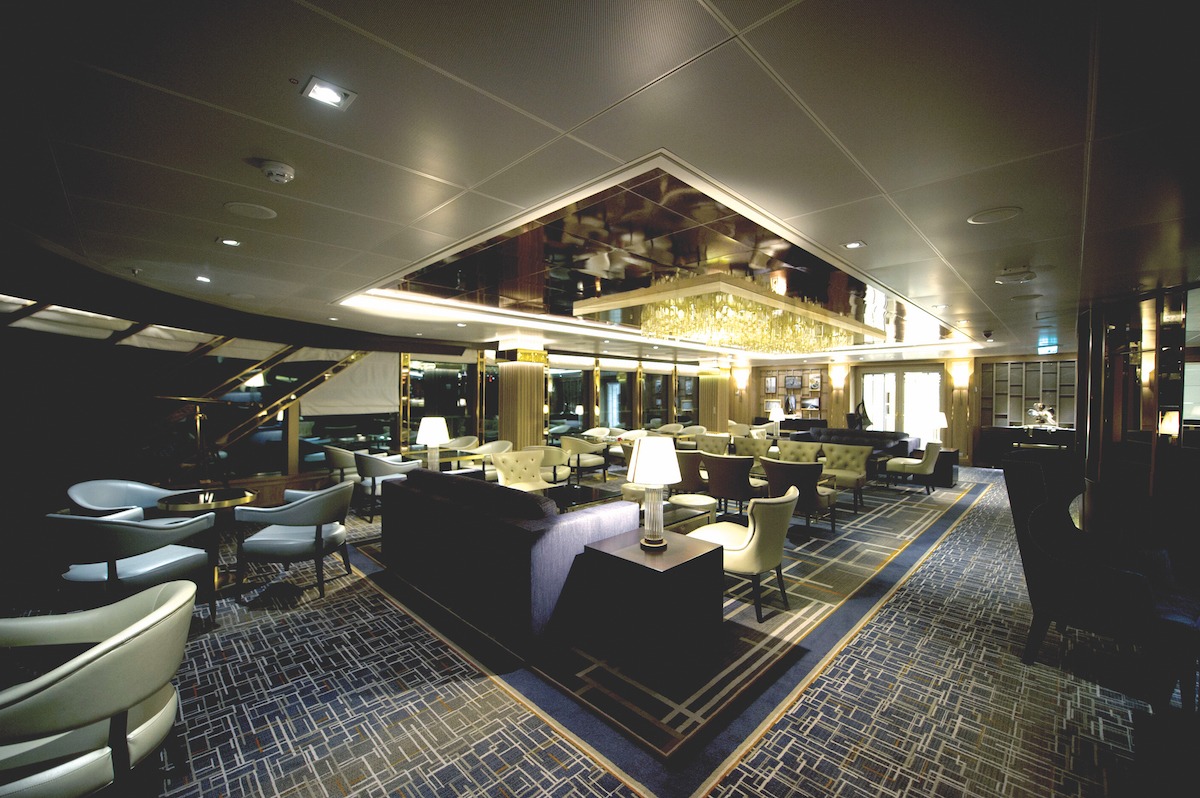 The Crow's Nest bar aboard P&O Cruises Britannia