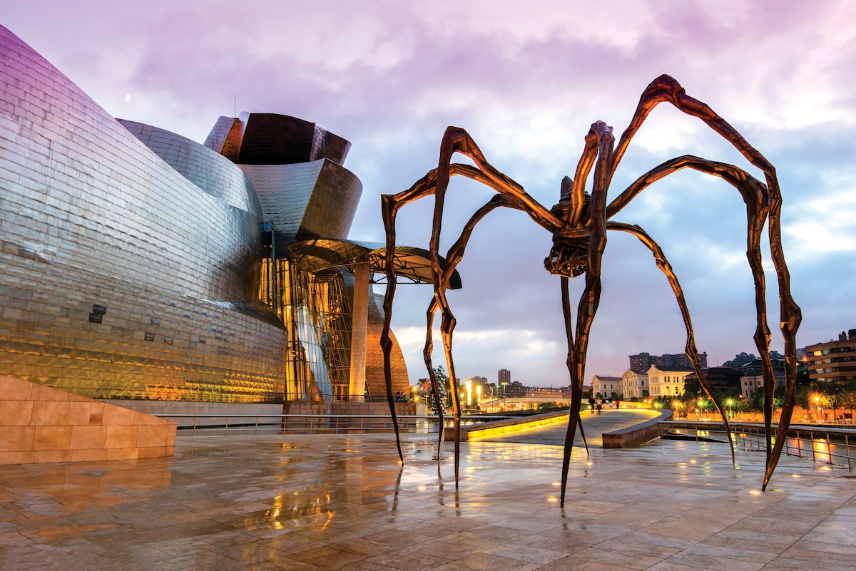 Maman spider sculpture by artist Louise Bourgeois, Guggenheim Museum, Bilbao, Basque Country, Spain