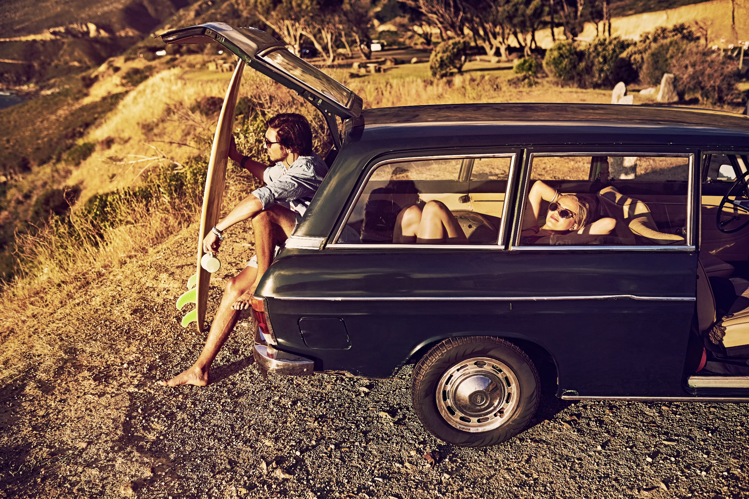beach car (JordaanExams_peopleimages.com - stock.adobe