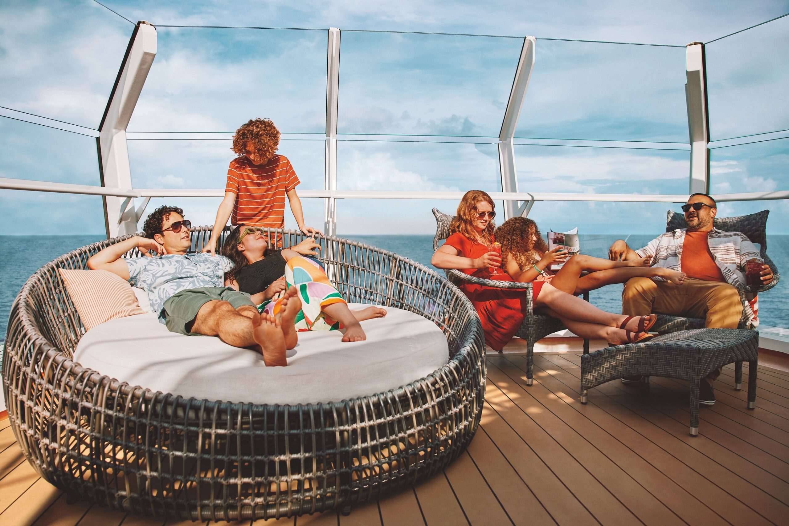 Carnival-Cruise-Line-family-enjoy-time-onboard